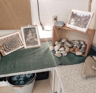  Photos of rocks and rocks on display 